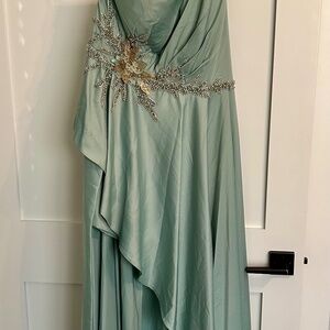 NWT Mac Duggal